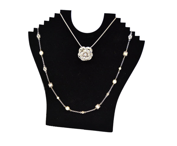 Multi chain neck shaped display