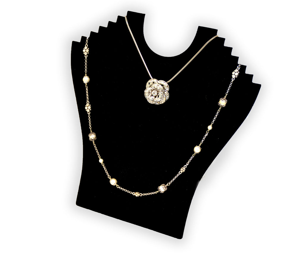 Multi chain neck shaped display